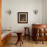 Ca Corrales: En La Playa, Pero En El Pueblo *