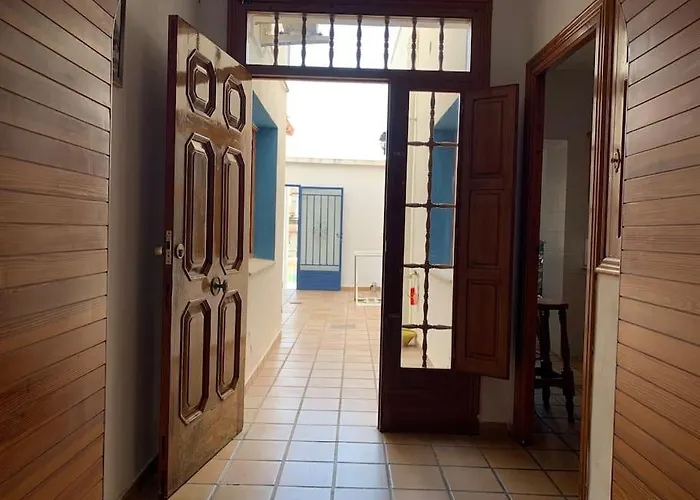 Ca Corrales: En La Playa, Pero En El Pueblo Feriehus *