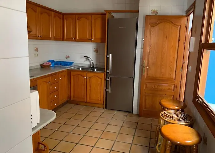 Ca Corrales: En La Playa, Pero En El Pueblo Feriehus