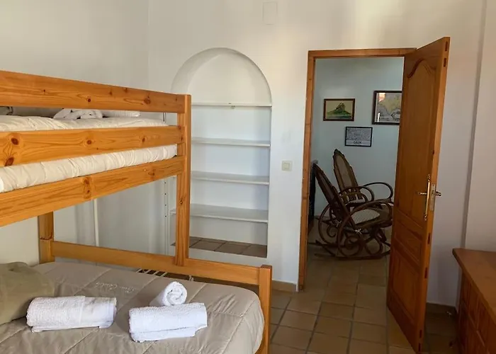 Feriehus Ca Corrales: En La Playa, Pero En El Pueblo