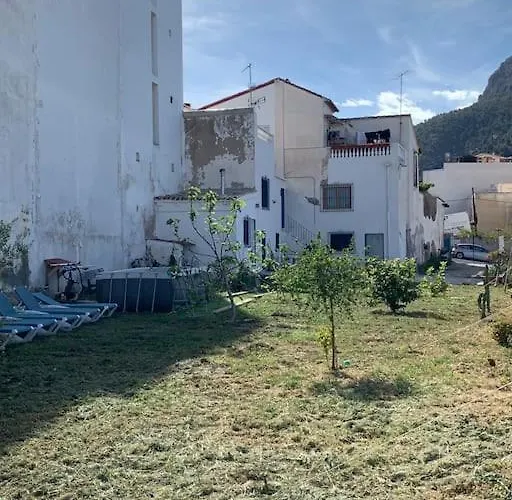 Feriehus Ca Corrales: En La Playa, Pero En El Pueblo *