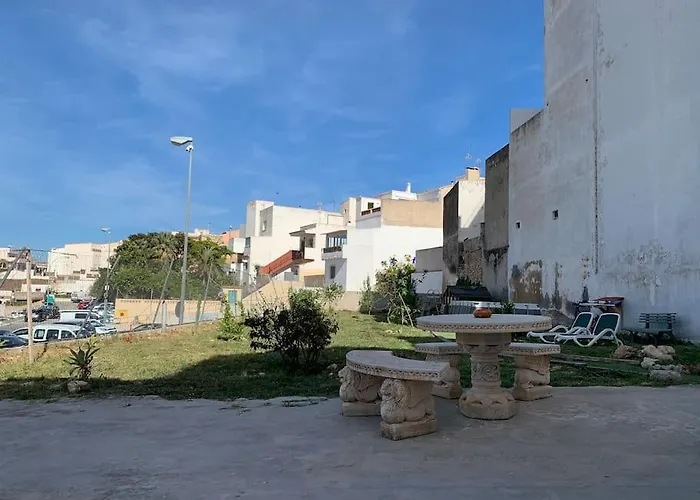Feriehus Ca Corrales: En La Playa, Pero En El Pueblo *