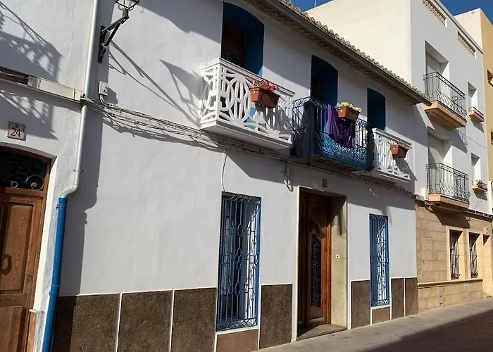 Feriehus Ca Corrales: En La Playa, Pero En El Pueblo Calpe